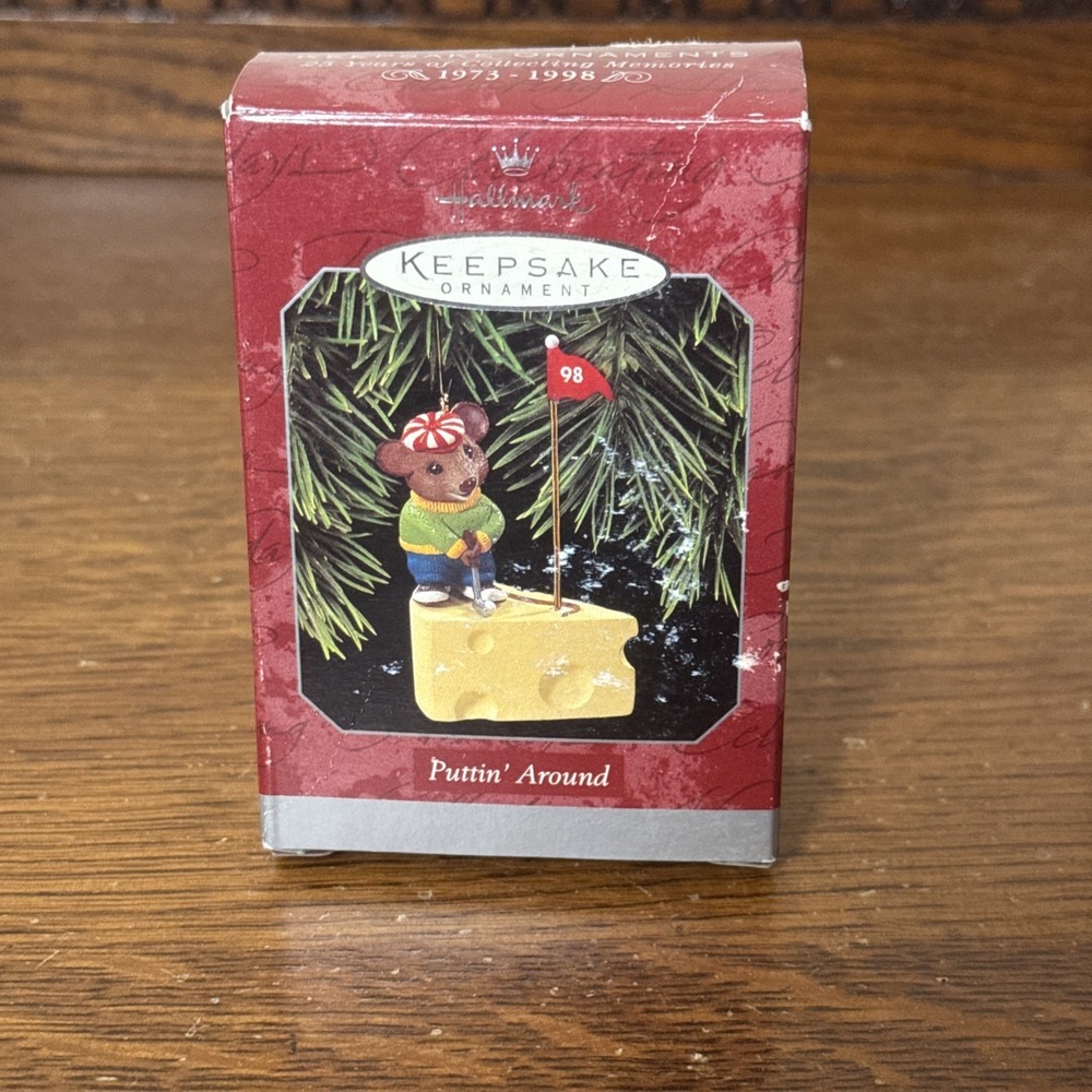1998 Hallmark Puttin' Around Mouse Golfing Mice Golf Keepsake Ornament
